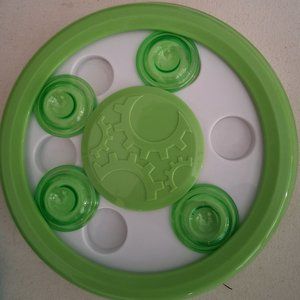 Green and white cat puzzle feeder
